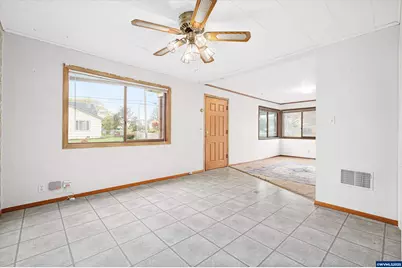 788 SW Cherry St, Dallas, OR 97338 - Photo 8