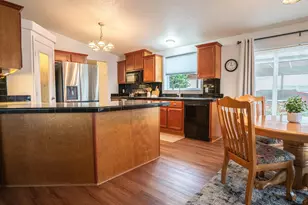 663 Royalty Cir NE, Salem, OR 97301 - Photo 12