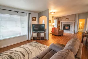 663 Royalty Cir NE, Salem, OR 97301 - Photo 4