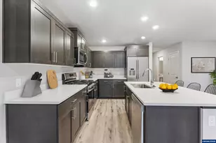 651 Merriott Ln, Woodburn, OR 97071 - Photo 4