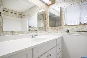 32300 Old Oak Dr, Tangent, OR 97389 - Photo 28