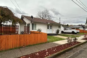 913 6th Ave, Sweet Home, OR 97386 - Photo 2