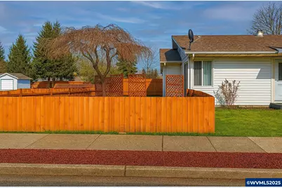 913 6th Av, Sweet Home, OR 97386 - Photo 4