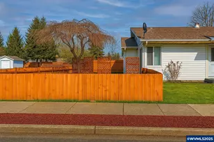 913 6th Ave, Sweet Home, OR 97386 - Photo 4