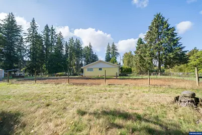 628 13th St, Lyons, OR 97358 - Photo 26