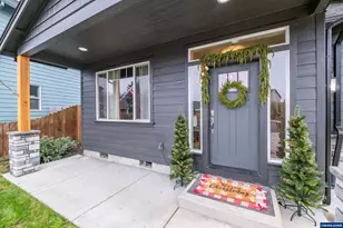 1024 Robbins Ct, Lebanon, OR 97355 - Photo 2