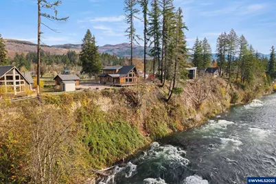 138 Santiam St, Gates, OR 97346 - Photo 2