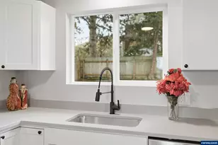 551 Riverview Dr NW, Salem, OR 97304 - Photo 14