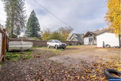 1060 15th St NE, Salem, OR 97301 - Photo 8