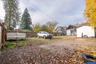 1060 15th St NE, Salem, OR 97301 - Photo 8