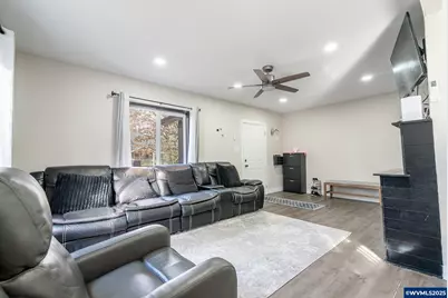 1060 15th St NE, Salem, OR 97301 - Photo 16