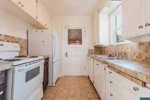 1110 Cross St SE, Salem, OR 97302 - Photo 10