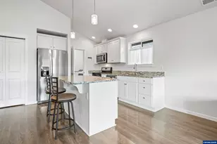 1871 SE Academy St, Dallas, OR 97338 - Photo 8