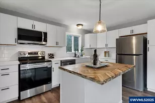 712 12th Ave, Sweet Home, OR 97386 - Photo 12