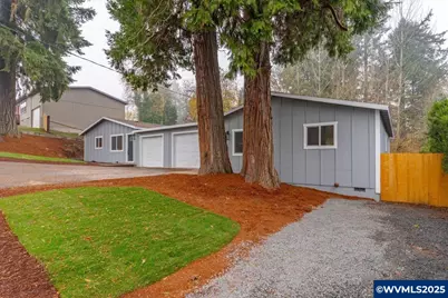 712 12th St, Sweet Home, OR 97386 - Photo 4