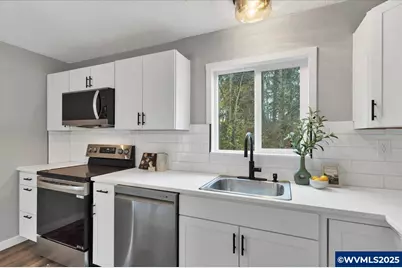 712 12th St, Sweet Home, OR 97386 - Photo 16