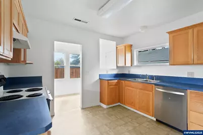 205 E Pine St, Lebanon, OR 97355 - Photo 16