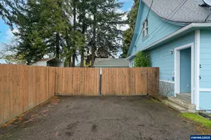 205 E Pine St, Lebanon, OR 97355 - Photo 4
