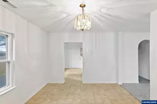 205 E Pine St, Lebanon, OR 97355 - Photo 12