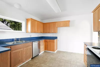 205 E Pine St, Lebanon, OR 97355 - Photo 14