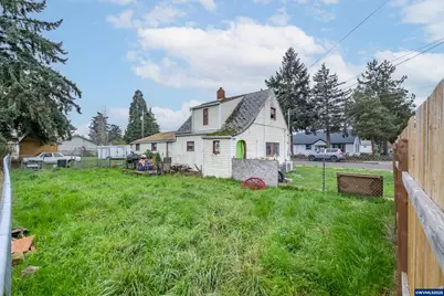 588 W Rose St, Lebanon, OR 97355 - Photo 2