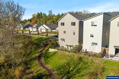4236 E Willakenzie St, Newberg, OR 97132 - Photo 38