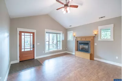 811 Northpoint Lp, Brownsville, OR 97327 - Photo 4
