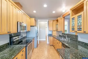 811 Northpoint Lp, Brownsville, OR 97327 - Photo 10