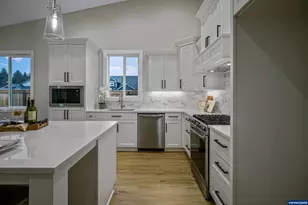 6663 Naomi Danielle St SE, Salem, OR 97306 - Photo 32