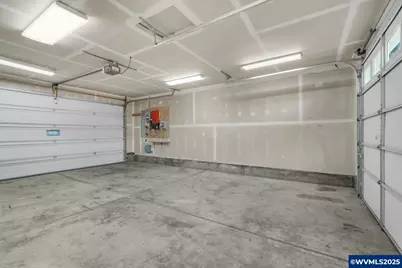 1061 Argon Av, Eugene, OR 97404 - Photo 30