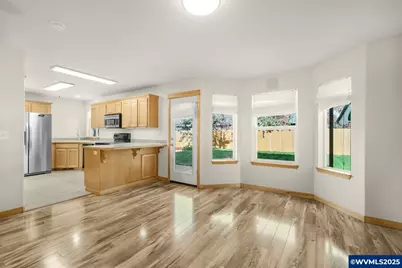 1061 Argon Av, Eugene, OR 97404 - Photo 16