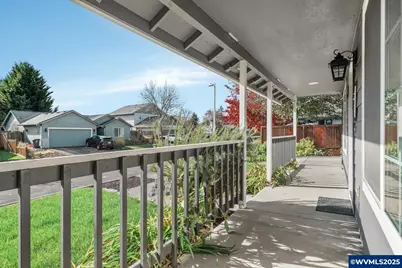 1061 Argon Av, Eugene, OR 97404 - Photo 2