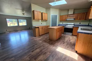 34125 E Lacomb Rd, Lebanon, OR 97355 - Photo 10