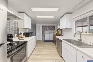 17009 SW Eldorado Dr, Portland, OR 97224 - Photo 12