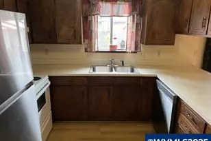 1874 CedarCrest Dr S, Salem, OR 97306 - Photo 8