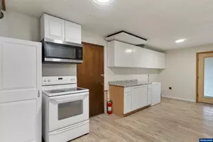 33844 Sunnyview Dr NE, Albany, OR 97322 - Photo 14