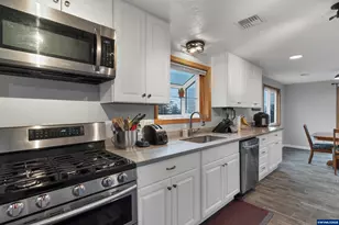 33844 Sunnyview Dr NE, Albany, OR 97322 - Photo 12