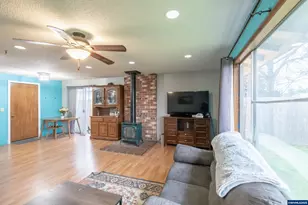 280 Honeysuckle St, Lebanon, OR 97567 - Photo 8