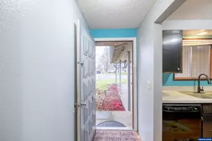 280 Honeysuckle St, Lebanon, OR 97567 - Photo 4