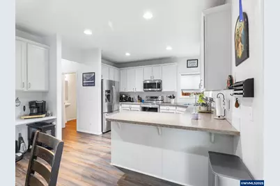 1241 Dahlia St, Woodburn, OR 97071 - Photo 8