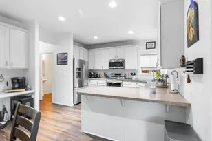 1241 Dahlia St, Woodburn, OR 97071 - Photo 8