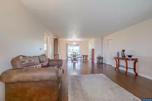 474 E Clackamas Cir, Woodburn, OR 97071 - Photo 10