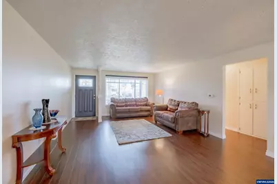 474 E Clackamas Cir, Woodburn, OR 97071 - Photo 8