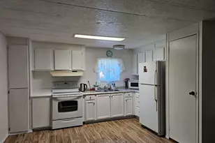 876 41st Pl NE, Salem, OR 97301 - Photo 4