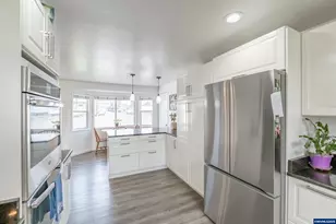 213 NW Lalack Ct, Dallas, OR 97338 - Photo 12