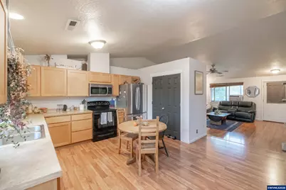 1910 18th Av, Sweet Home, OR 97386 - Photo 6