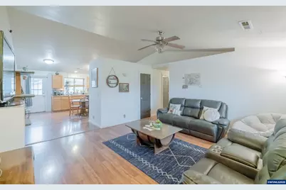 1910 18th Av, Sweet Home, OR 97386 - Photo 2