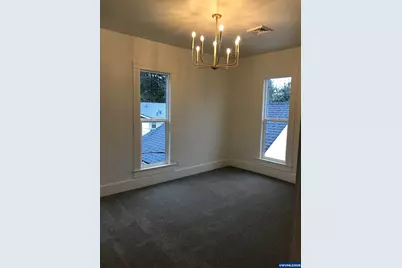 412 W Main St, Silverton, OR 97381 - Photo 6