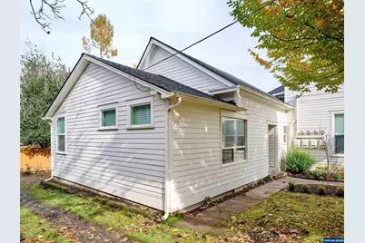 412 W Main St, Silverton, OR 97381 - Photo 24