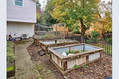 412 W Main St, Silverton, OR 97381 - Photo 28